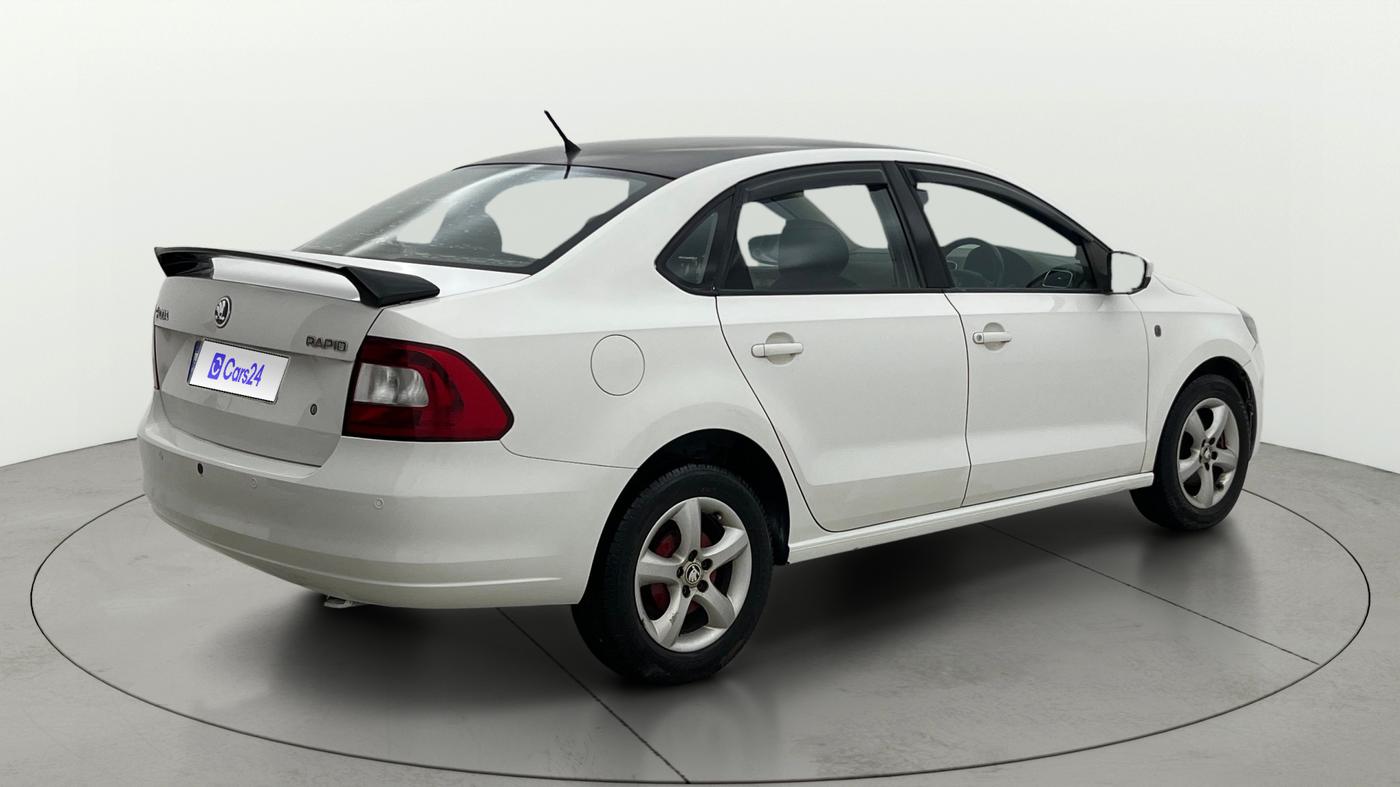 2015 Skoda Rapid AMBITION 1.6 MPI MT PLUS, Petrol, Manual, 67,754 km, Right Back Diagonal