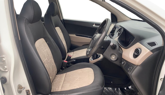 2016 Hyundai Grand i10 SPORTZ 1.2 KAPPA VTVT, CNG, Manual, 97,381 km, Right Side Front Door Cabin