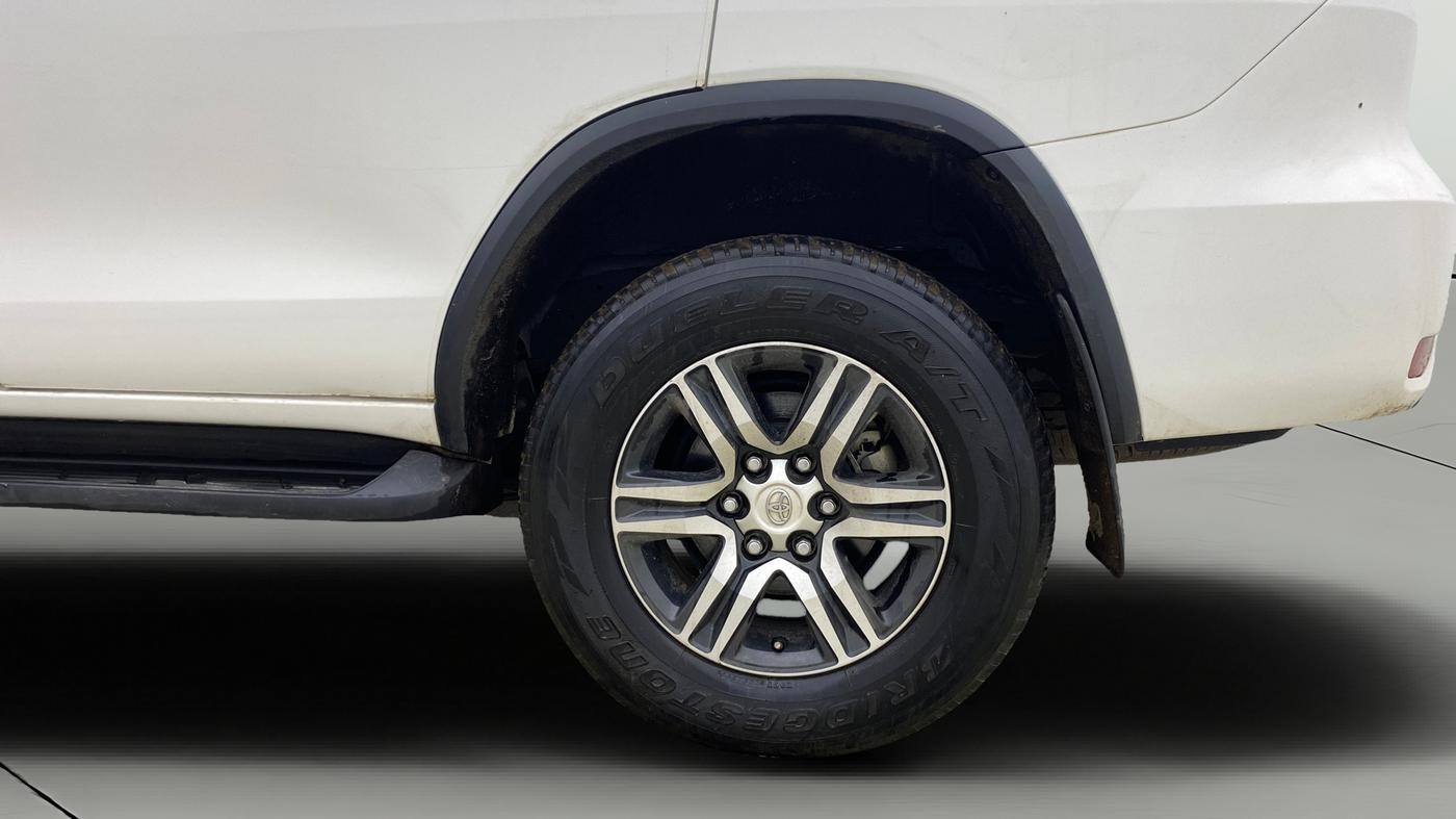 2023 Toyota Fortuner 4X2 AT 2.8 DIESEL, Diesel, Automatic, 50,235 km, Left Rear Wheel
