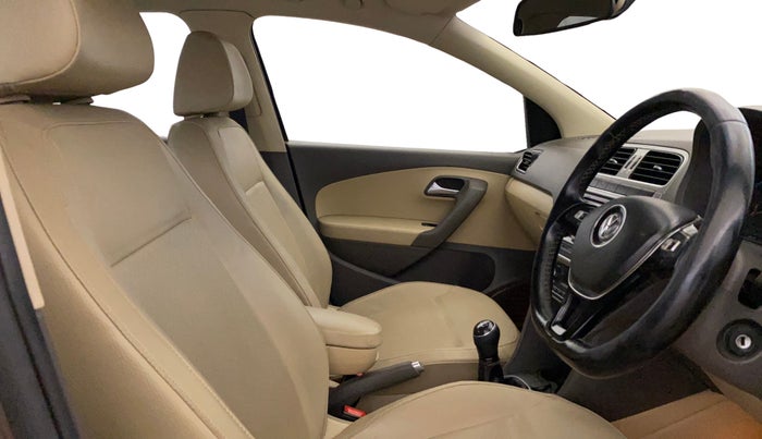 2016 Volkswagen Vento HIGHLINE 1.6 MPI, Petrol, Manual, 94,776 km, Right Side Front Door Cabin