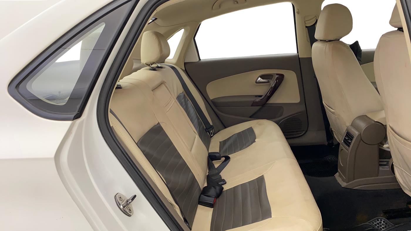 2014 Skoda Rapid AMBITION 1.6 MPI MT PLUS, Petrol, Manual, 45,837 km, Right Side Rear Door Cabin