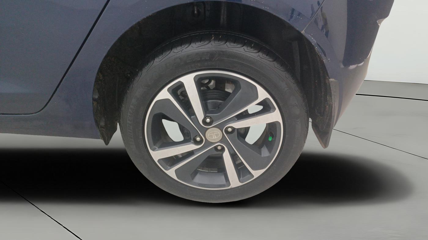 2023 Tata ALTROZ XZ PLUS O SUNROOF CNG, CNG, Manual, 17,767 km, Left Rear Wheel