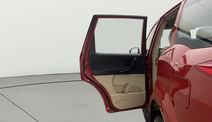 2016 Mahindra XUV500 W4, Diesel, Manual, 1,02,852 km, LHS Rear Door