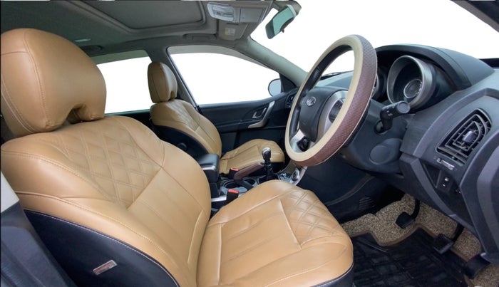 2019 Mahindra XUV500 W9, Diesel, Manual, 66,370 km, Right Side Front Door Cabin