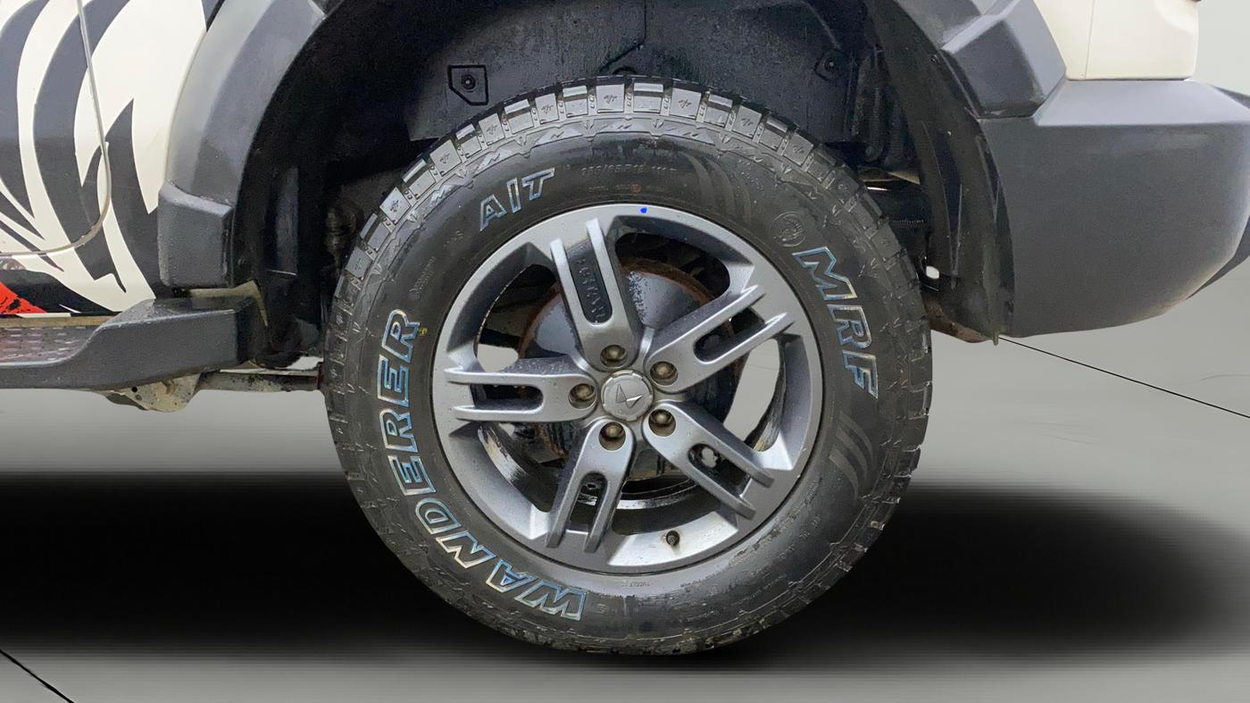 2023 Mahindra Thar LX P 2WD AT HT, Petrol, Automatic, 31,585 km, Left Rear Wheel