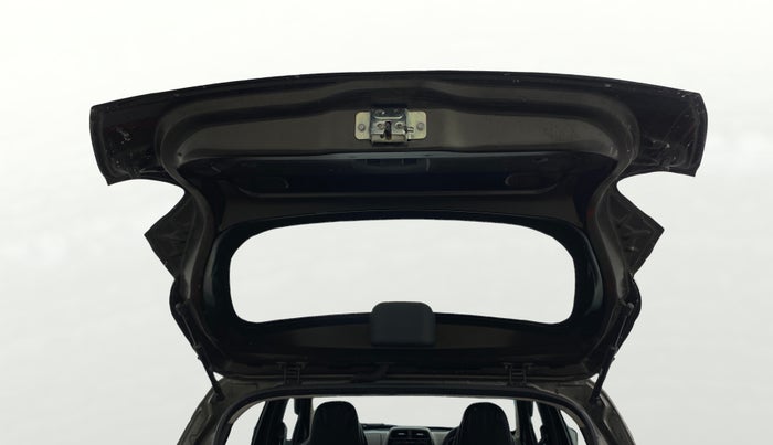 2017 Renault Kwid RXT 1.0, Petrol, Manual, 65,079 km, Boot Door Open