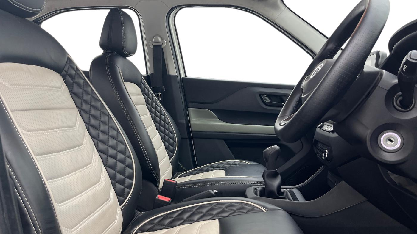 2021 Tata PUNCH ADVENTURE MT, Petrol, Manual, 65,667 km, Right Side Front Door Cabin