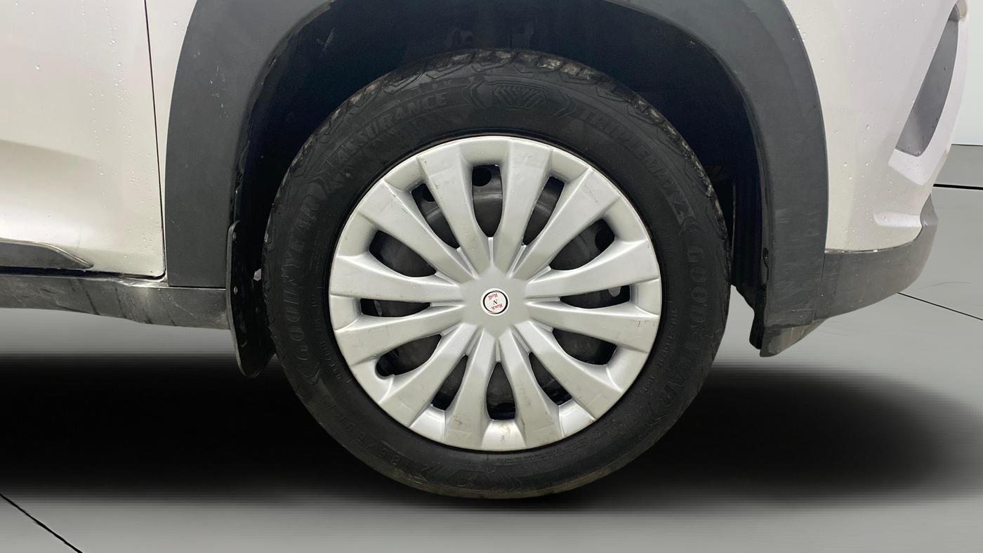2017 Mahindra Kuv100 K6 6 STR, Petrol, Manual, 60,272 km, Right Front Wheel
