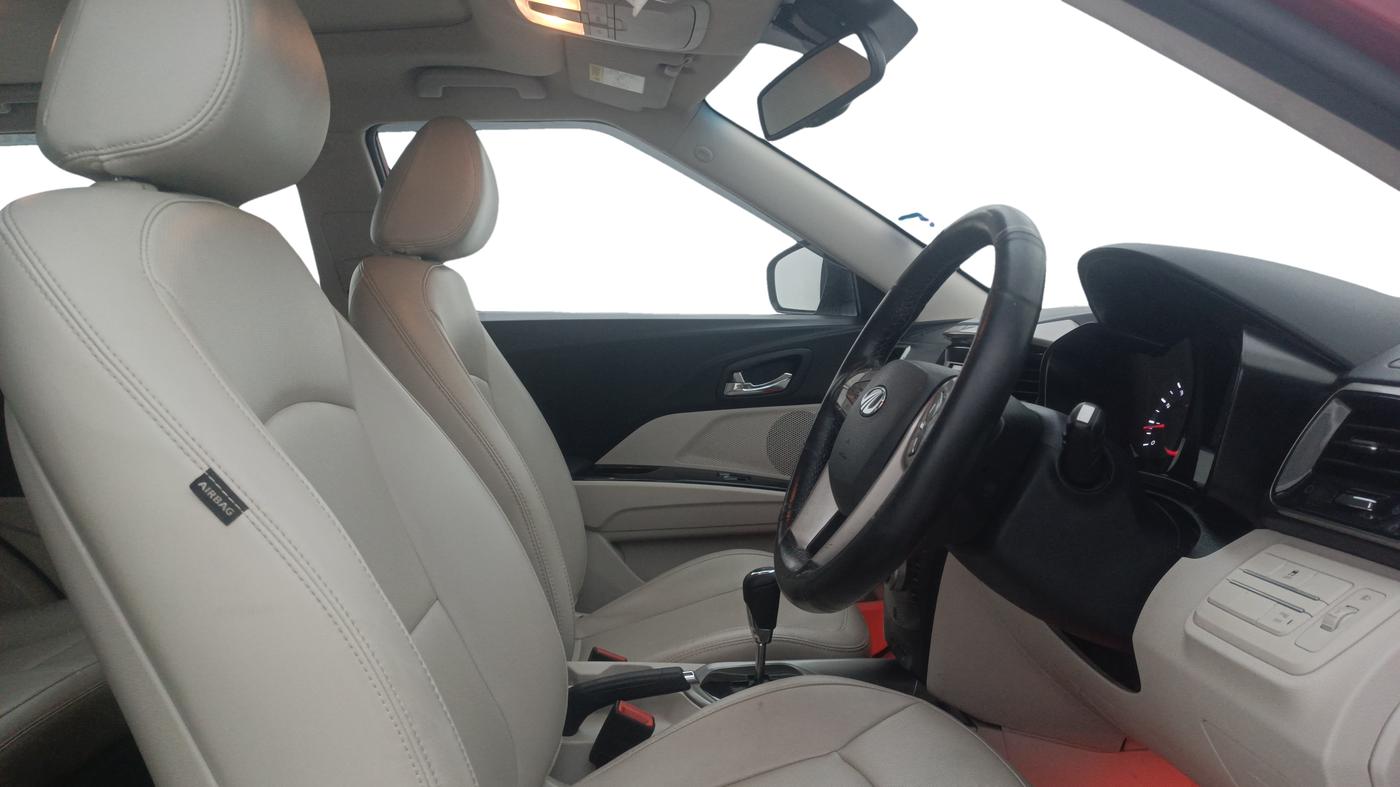 2021 Mahindra XUV300 W8 (O) 1.2 PETROL AMT, Petrol, Automatic, 66,293 km, Right Side Front Door Cabin