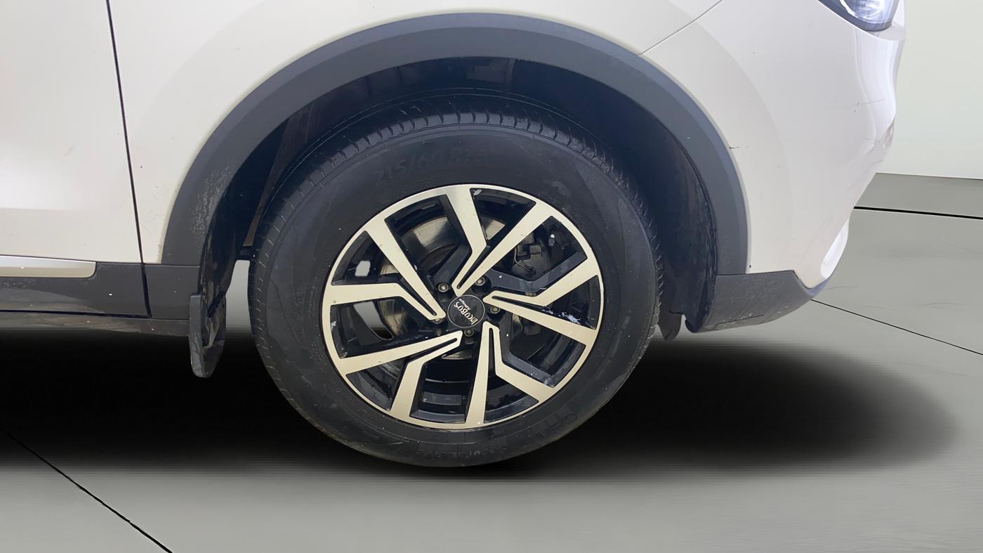 2023 MG ASTOR STYLE 1.5 MT, Petrol, Manual, 22,418 km, Right Front Wheel