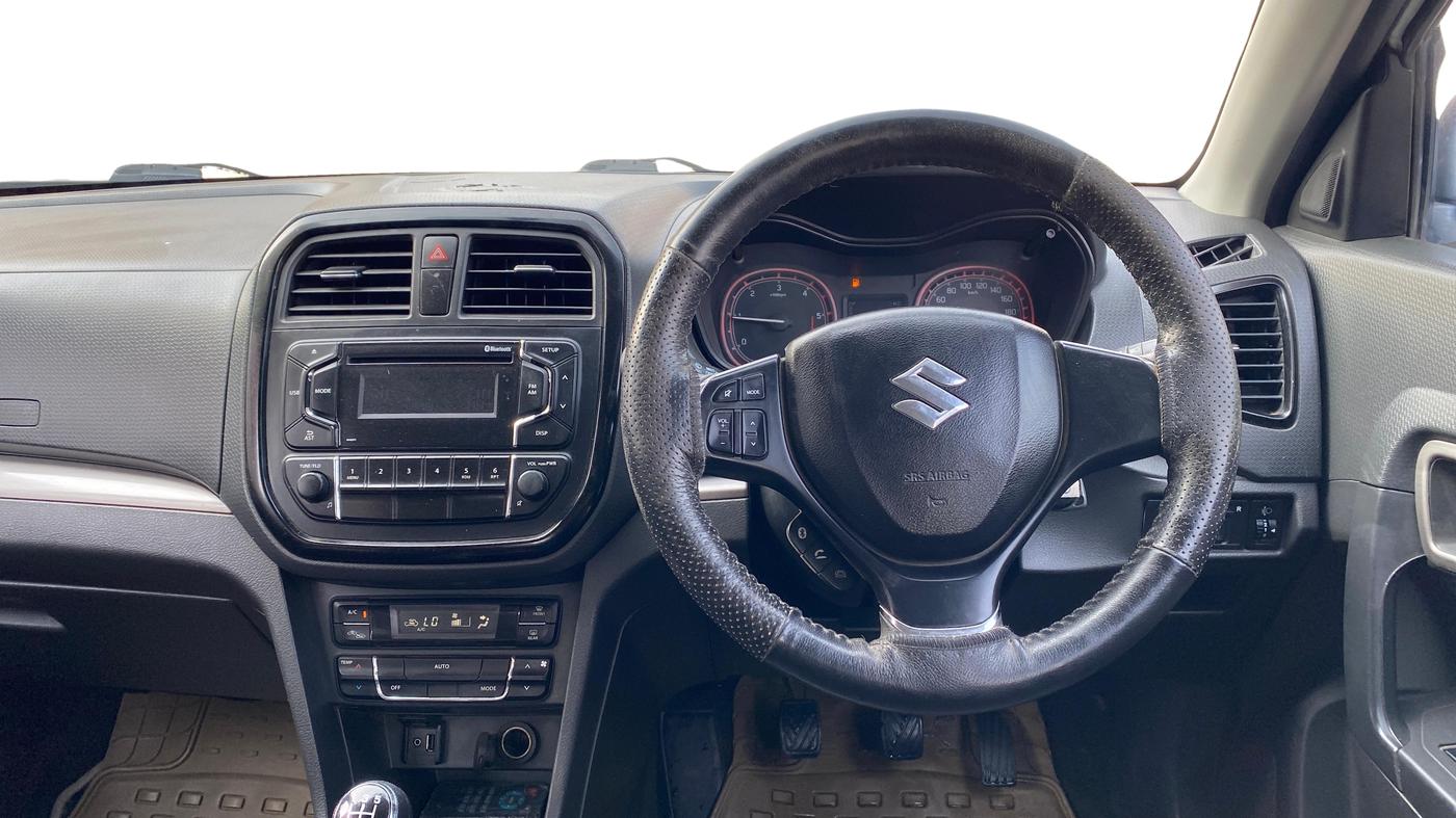 2016 Maruti Vitara Brezza VDI, Diesel, Manual, 65,000 km, Steering Wheel Close Up
