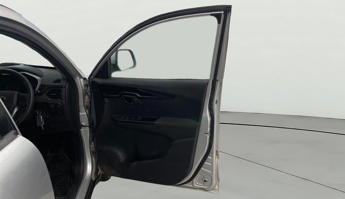 2018 Mahindra KUV 100 NXT K8 P 6 STR, Petrol, Manual, 13,934 km, RHS Front Door