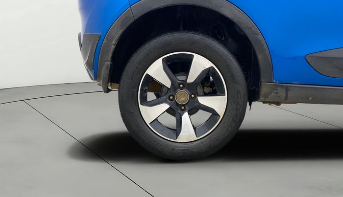 2018 Tata NEXON XZ PLUS DIESEL DUAL TONE, Diesel, Manual, 61,495 km, Right Rear Wheel