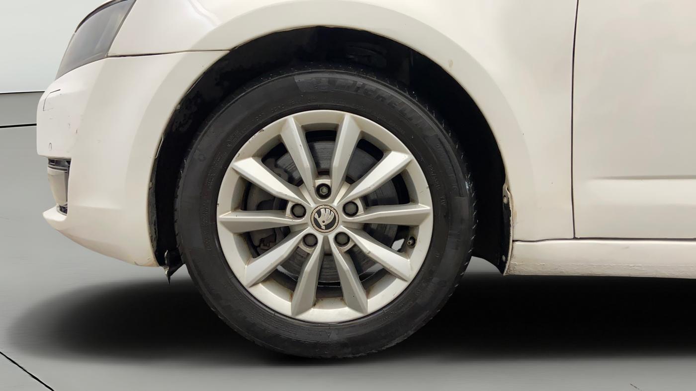 2014 Skoda Octavia ELEGANCE 1.8 TSI AT, Petrol, Automatic, 56,716 km, Left Front Wheel