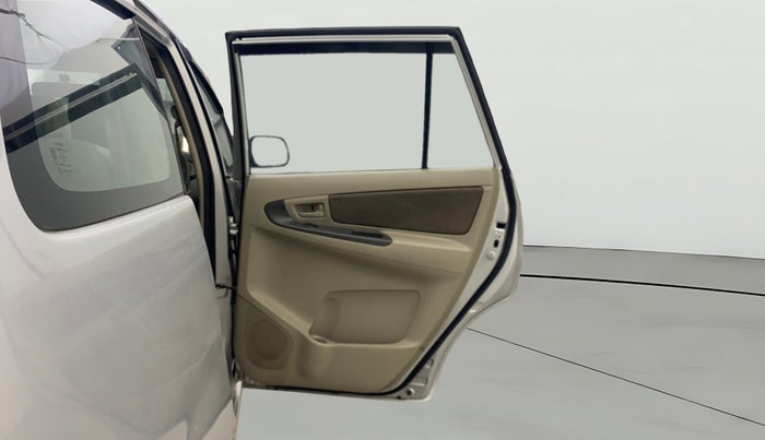 2014 Toyota Innova 2.5 GX 8 STR, Diesel, Manual, 1,07,663 km, RHS Rear Door