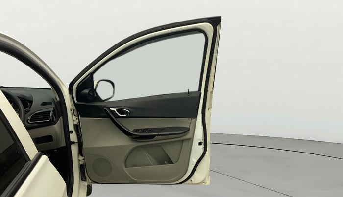 2016 Tata Tiago XZ PETROL, Petrol, Manual, 66,808 km, RHS Front Door