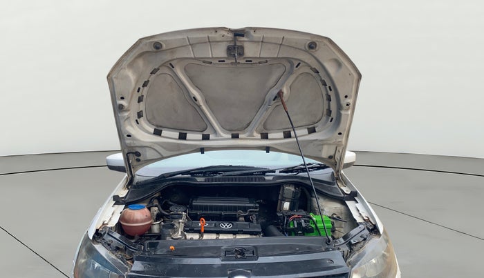 2013 Volkswagen Vento HIGHLINE 1.6 MPI, Petrol, Manual, 1,17,067 km, Open Bonet