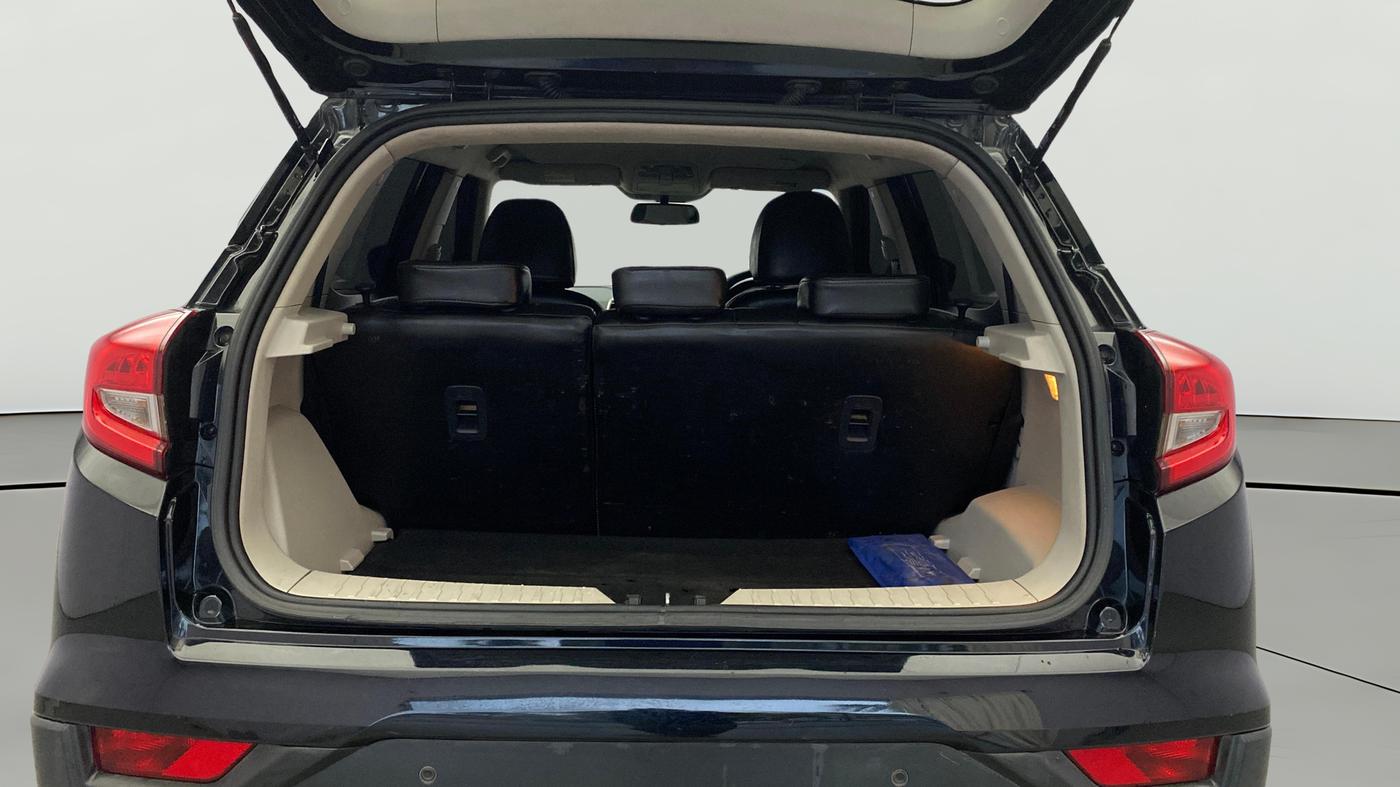 2020 Mahindra XUV300 W8 1.5 DIESEL, Diesel, Manual, 1,18,911 km, Boot Open Zoomed View