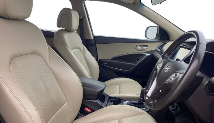 2017 Hyundai Santa Fe 4 WD AT, Diesel, Automatic, 61,184 km, Right Side Front Door Cabin