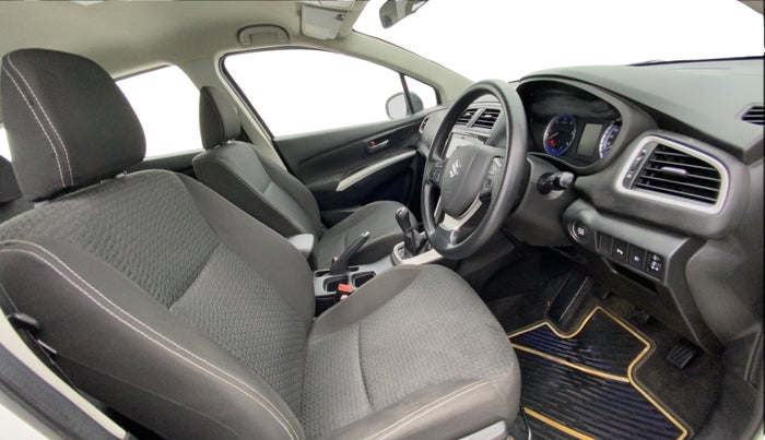 2017 Maruti S Cross ZETA 1.3, Diesel, Manual, 1,02,030 km, Right Side Front Door Cabin