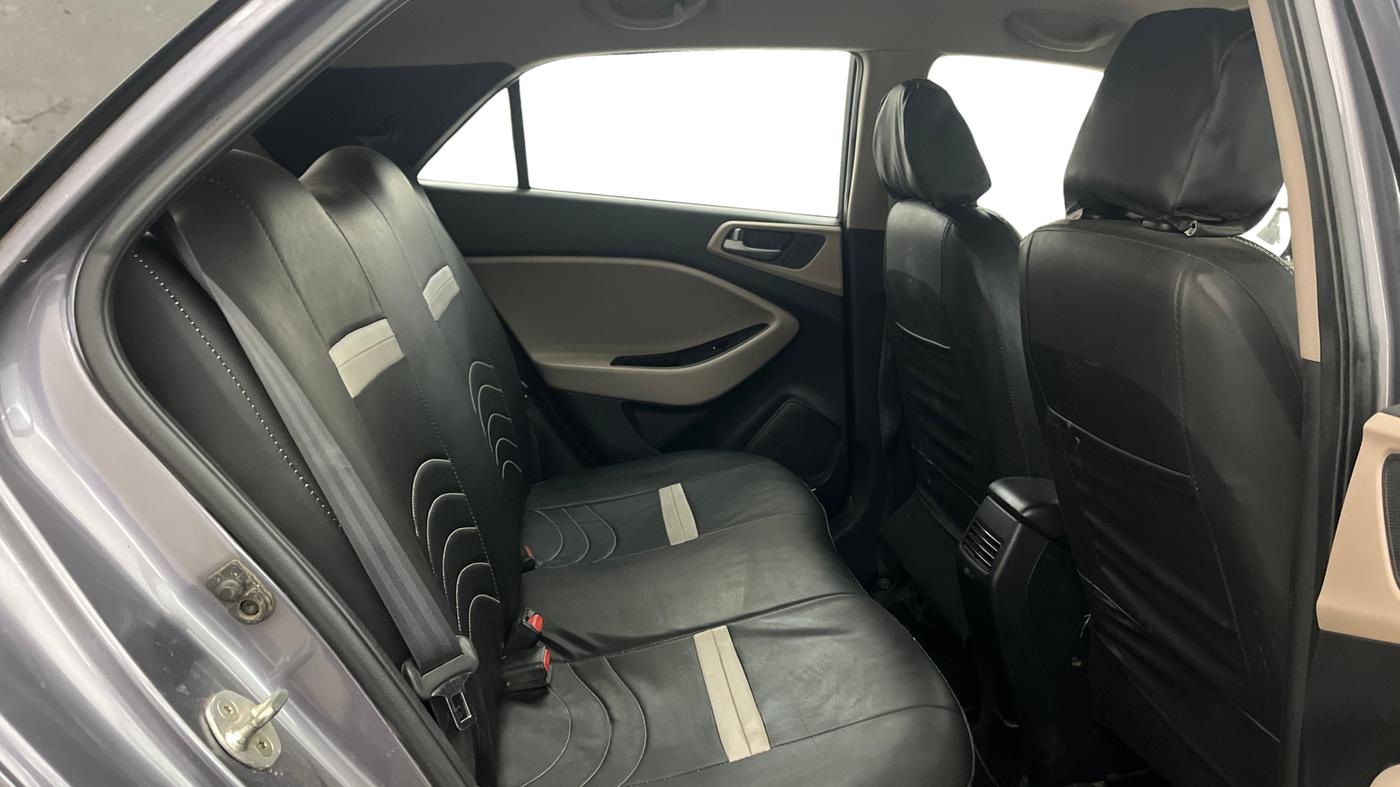 2017 Hyundai Elite i20 SPORTZ 1.2, Petrol, Manual, 95,942 km, Right Side Rear Door Cabin