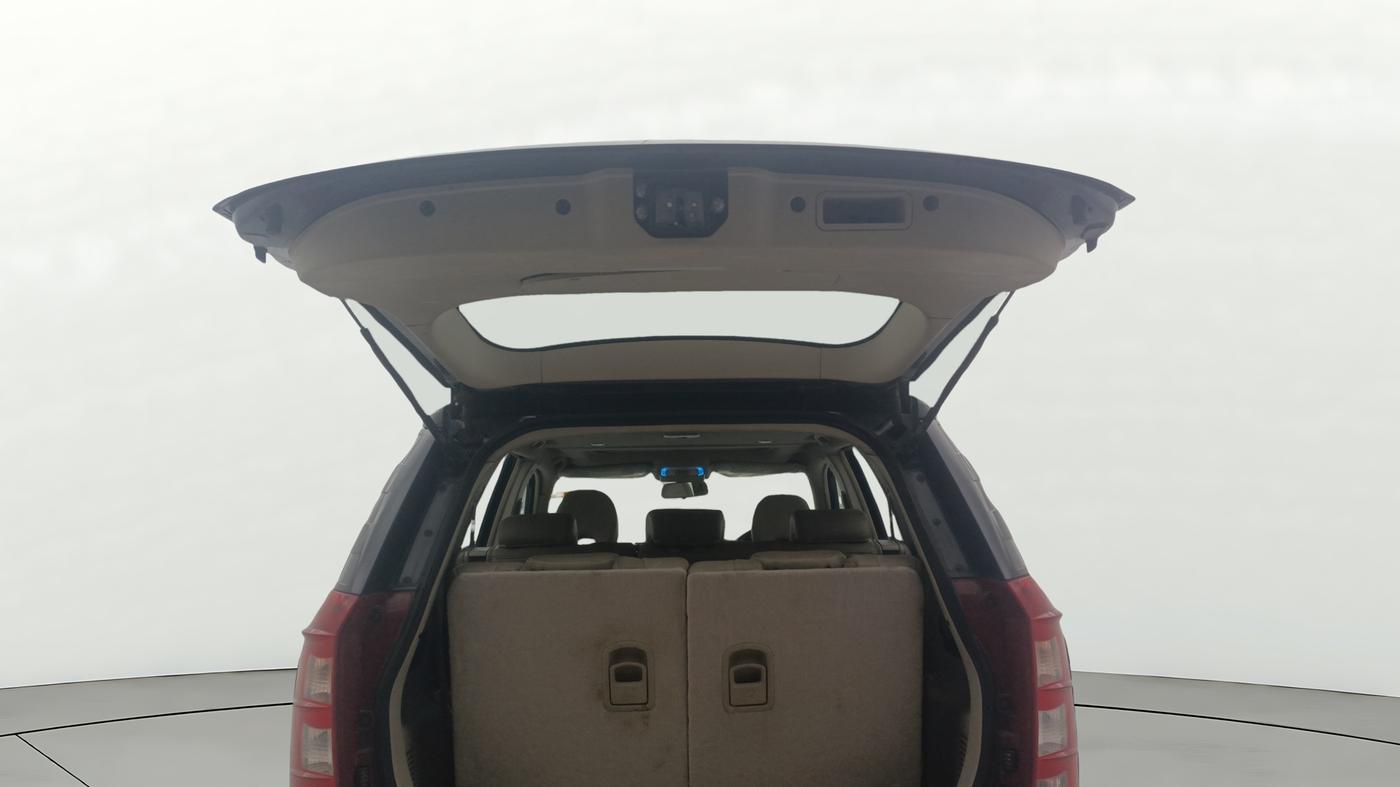 2015 Mahindra XUV500 W10, Diesel, Manual, 69,066 km, Boot Door Open