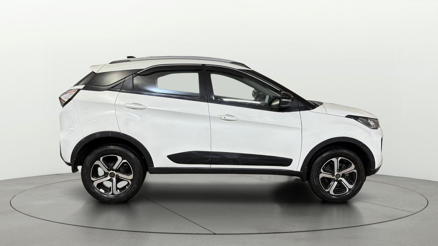 2022 Tata NEXON XZ PLUS (O) PETROL, Petrol, Manual, 31,003 km, Right Side View