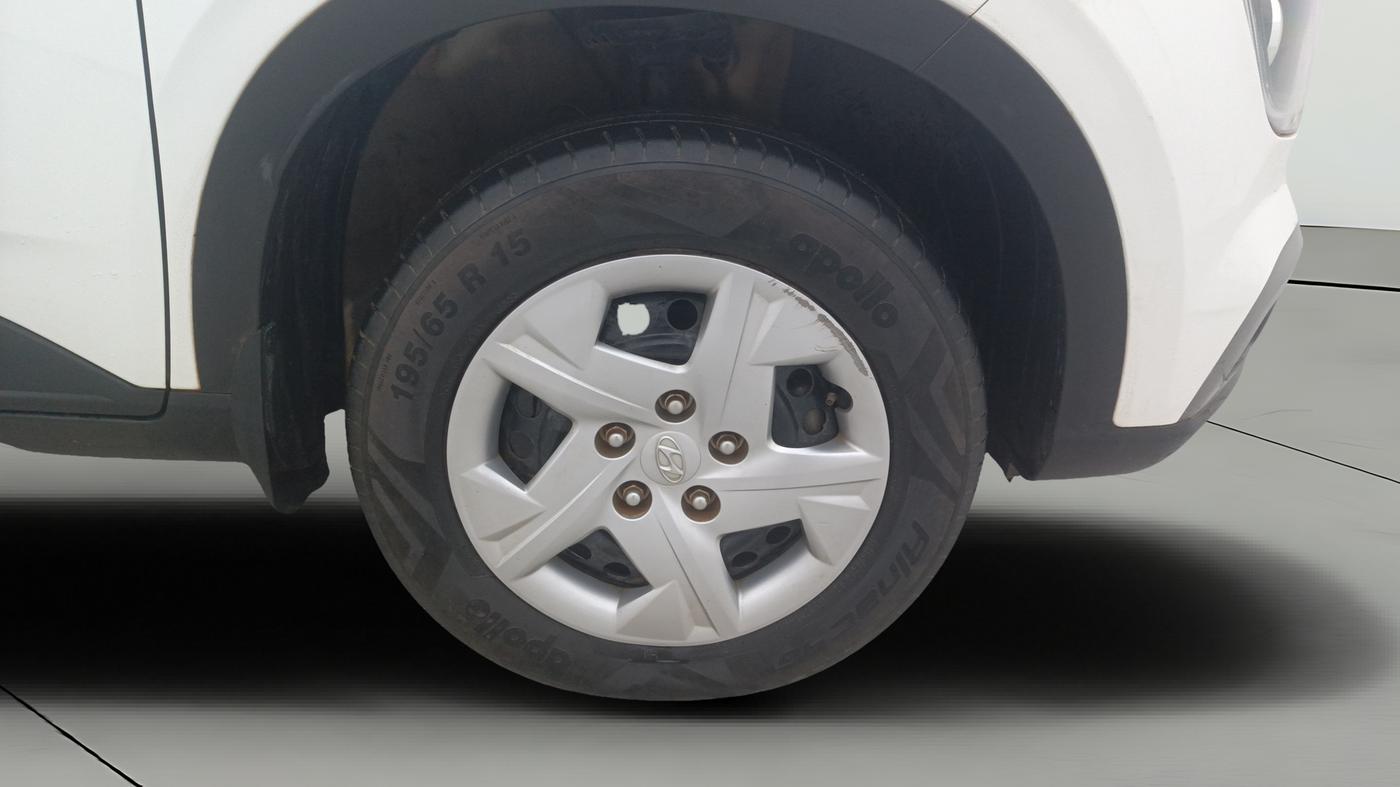 2022 Hyundai VENUE S+ 1.2, Petrol, Manual, 34,153 km, Right Front Wheel