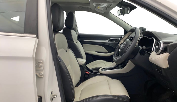 2022 MG ASTOR SAVVY 1.5 CVT, Petrol, Automatic, 18,679 km, Right Side Front Door Cabin
