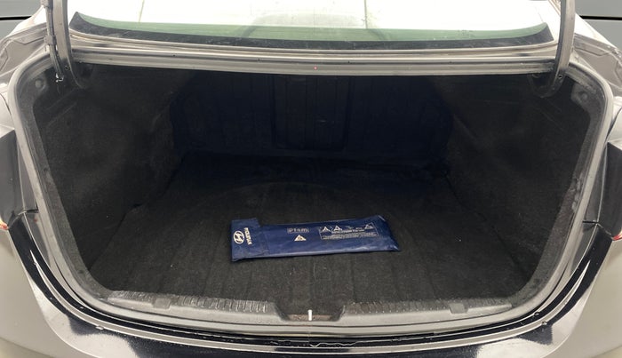 2014 Hyundai New Elantra 1.6 SX AT DIESEL, Diesel, Automatic, 1,02,277 km, Boot Open Zoomed View