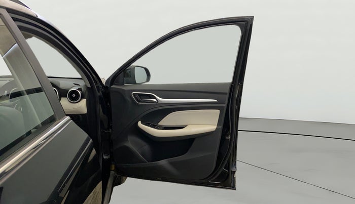 2022 MG ASTOR SHARP 1.5 CVT, Petrol, Automatic, 42,763 km, RHS Front Door