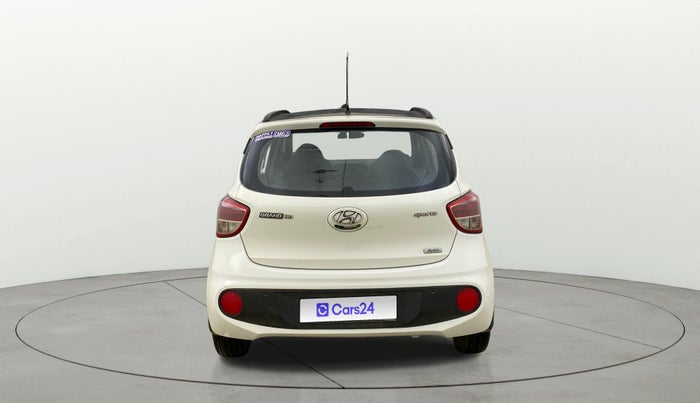 2017 Hyundai Grand i10 SPORTZ (O) AT 1.2 KAPPA VTVT, Petrol, Automatic, 66,322 km, Back/Rear