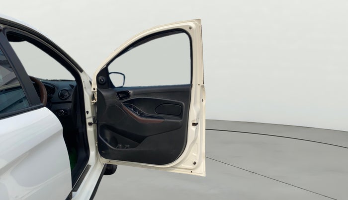 2020 Ford FREESTYLE TITANIUM 1.2 PETROL, Petrol, Manual, 40,975 km, RHS Front Door