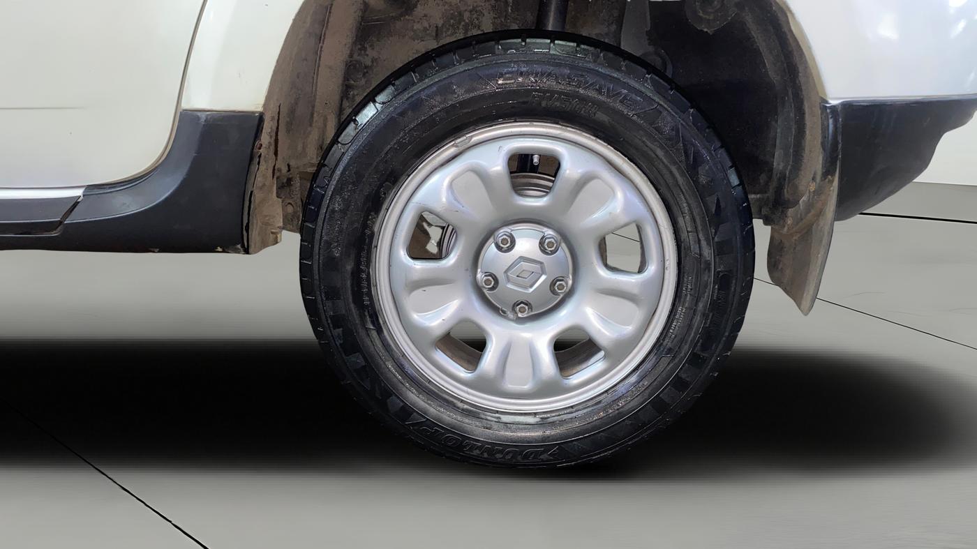 2014 Renault Duster 85 PS RXL DIESEL, Diesel, Manual, 1,19,629 km, Left Rear Wheel