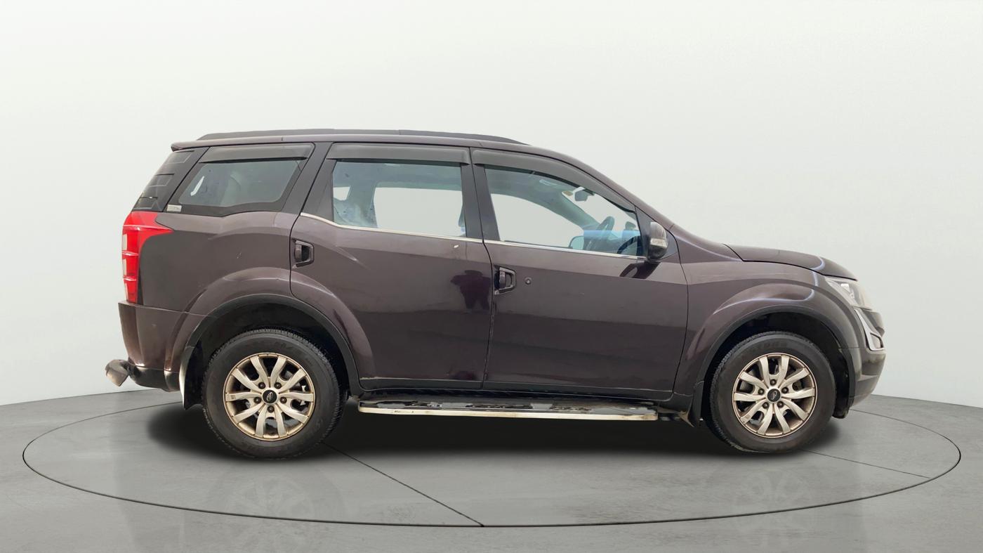 2018 Mahindra XUV500 W10 AT, Diesel, Automatic, 99,702 km, Right Side View