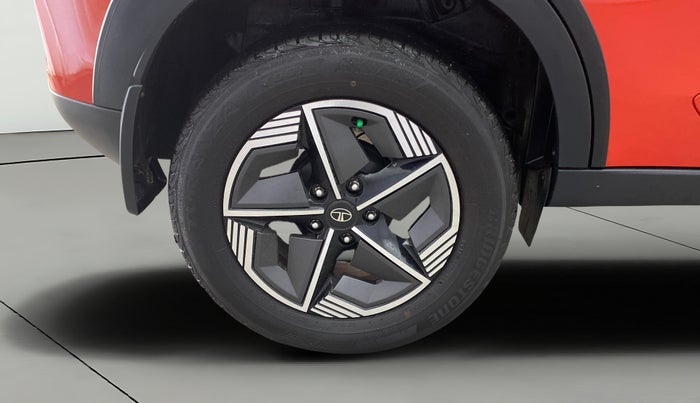 2024 Tata NEXON CREATIVE AMT DUAL TONE 1.2 PETROL, Petrol, Automatic, 19,537 km, Right Rear Wheel