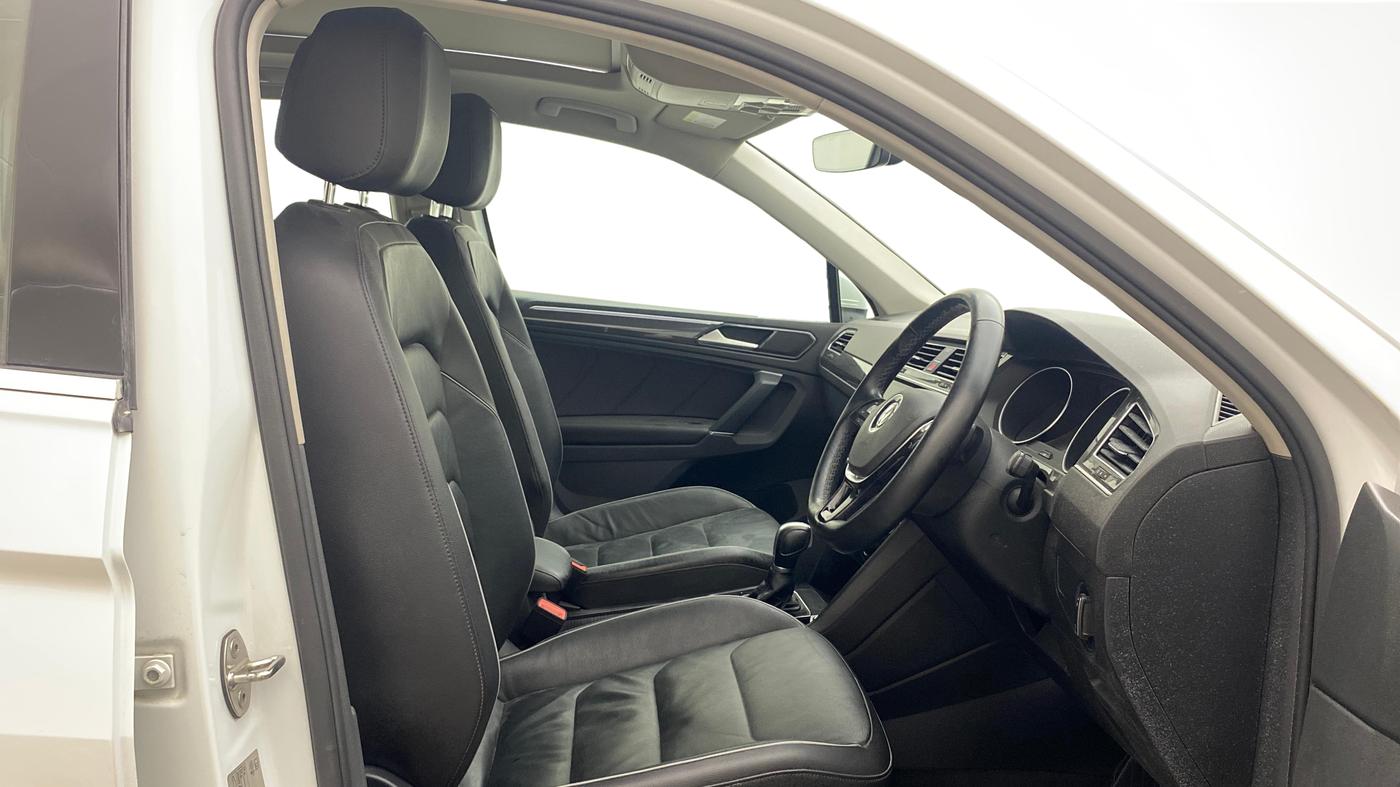 2018 Volkswagen TIGUAN HIGHLINE TDI AT, Diesel, Automatic, 86,076 km, Right Side Front Door Cabin