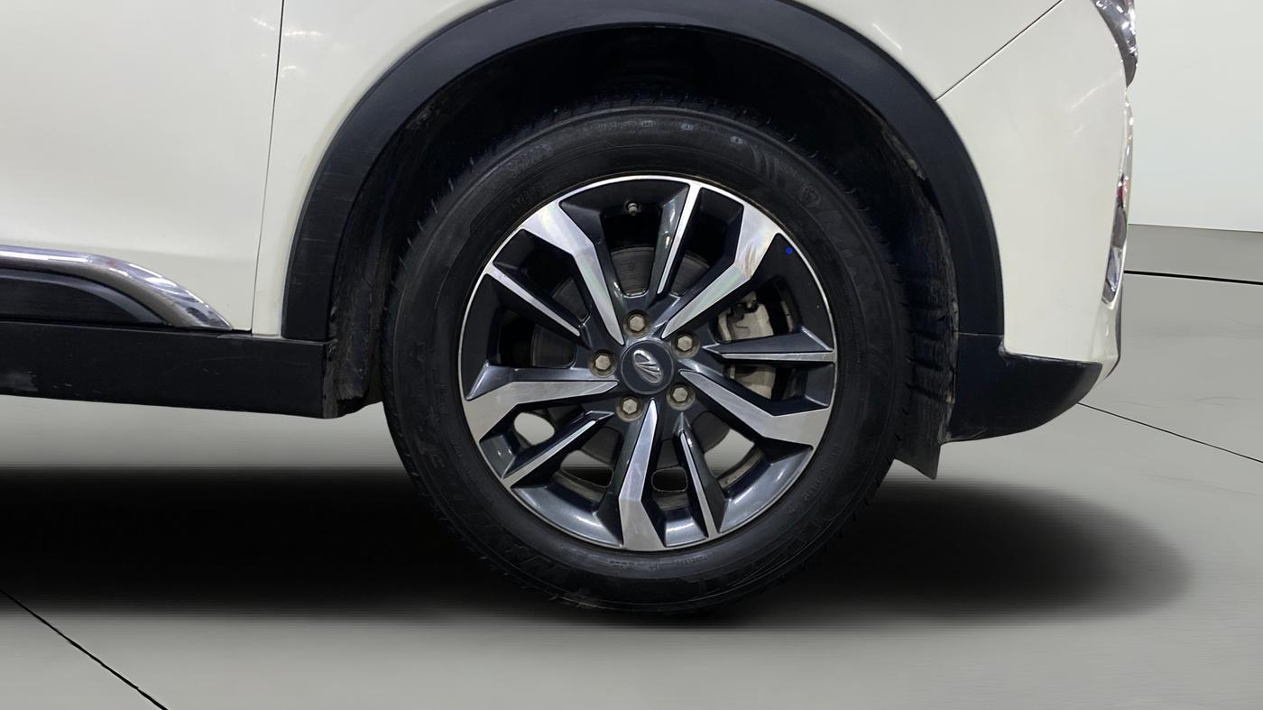 2022 Mahindra XUV300 W8 (O) 1.2 PETROL, Petrol, Manual, 73,394 km, Right Front Wheel