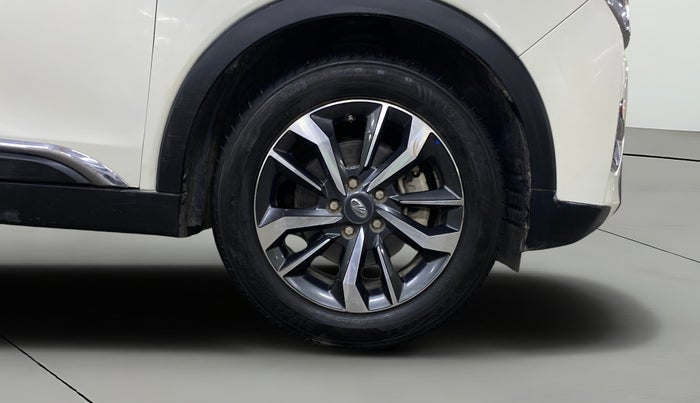 2022 Mahindra XUV300 W8 (O) 1.2 PETROL, Petrol, Manual, 73,373 km, Right Front Wheel