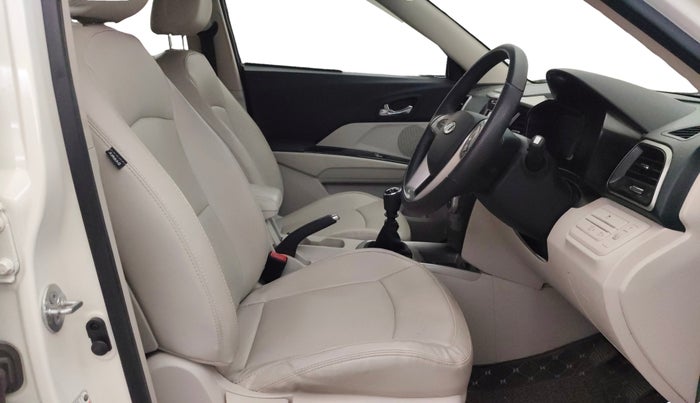 2022 Mahindra XUV300 W8 (O) 1.2 PETROL, Petrol, Manual, 38,272 km, Right Side Front Door Cabin