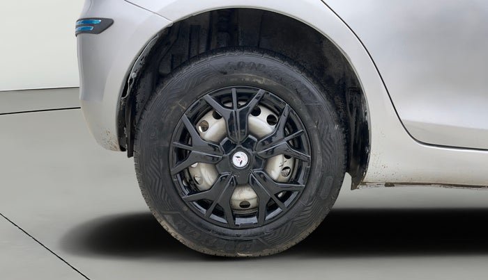 2017 Maruti Swift LXI (O), Petrol, Manual, 64,841 km, Right Rear Wheel