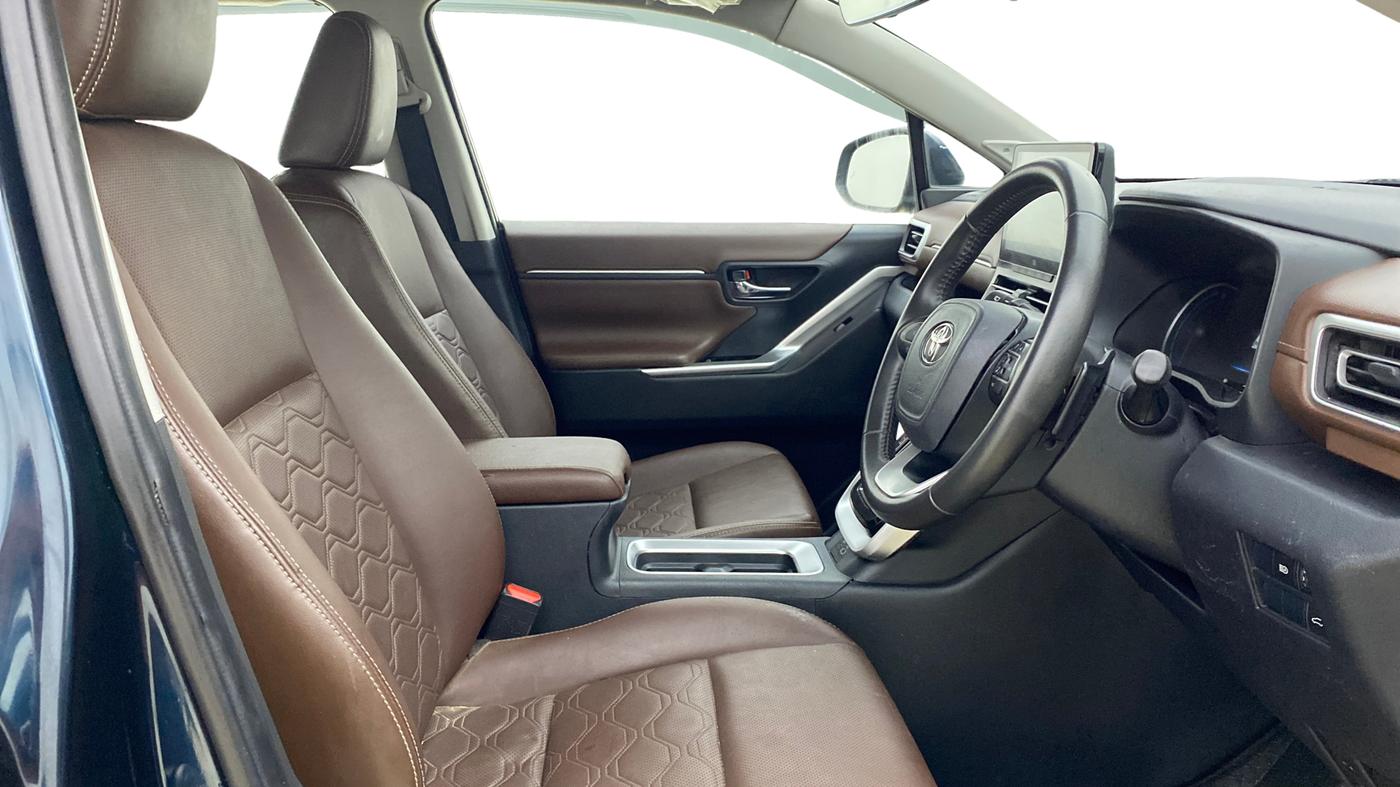 2024 Toyota INNOVA HYCROSS ZX HYBRID 7 STR, Hybrid, Automatic, 3,625 km, Right Side Front Door Cabin
