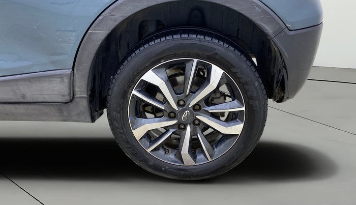 2019 Mahindra XUV300 W8 (O) 1.5 DIESEL, Diesel, Manual, 1,05,427 km, Left Rear Wheel