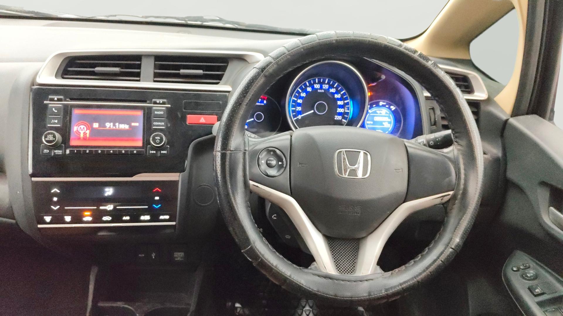 camera-Steering-Wheel-Close-Up