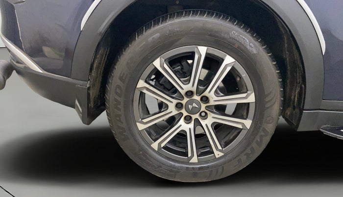 2022 Mahindra XUV700 AX 7 LUXURY P AT 7 STR, Petrol, Automatic, 76,554 km, Right Rear Wheel