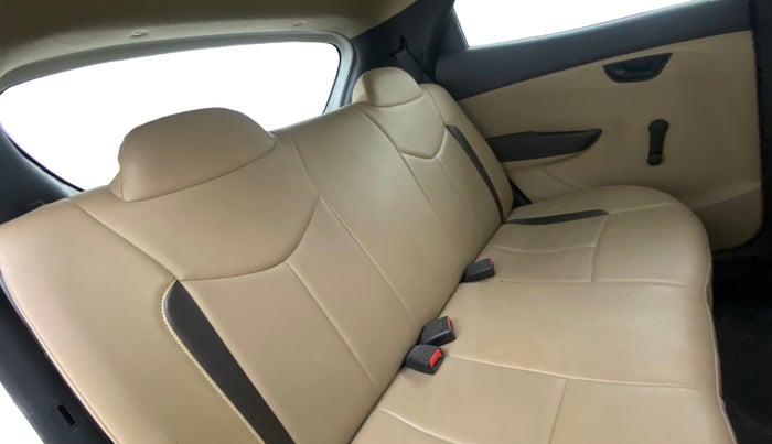 2017 Hyundai Eon ERA + SE, Petrol, Manual, 67,809 km, Right Side Rear Door Cabin