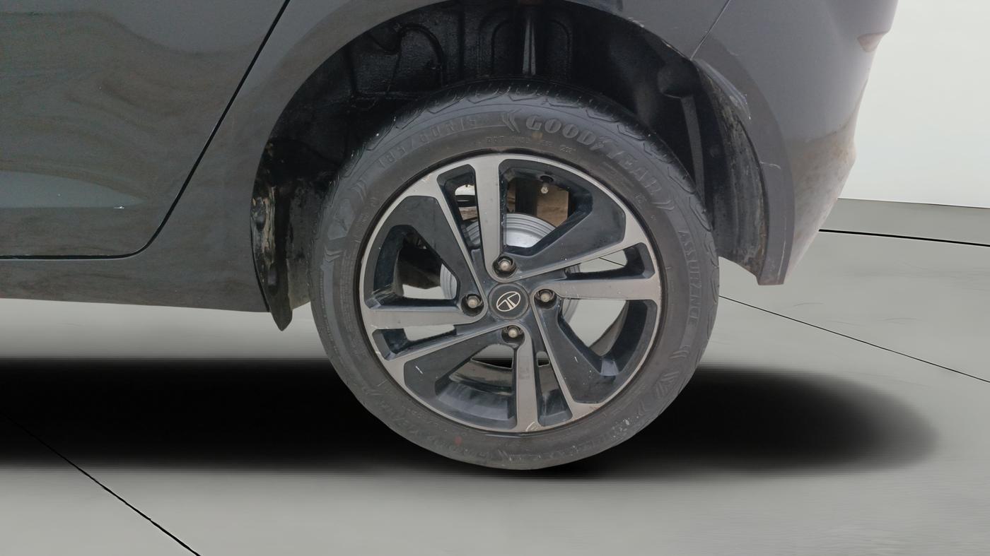 2021 Tata ALTROZ XZ PLUS PETROL DARK EDITION, Petrol, Manual, 56,804 km, Left Rear Wheel