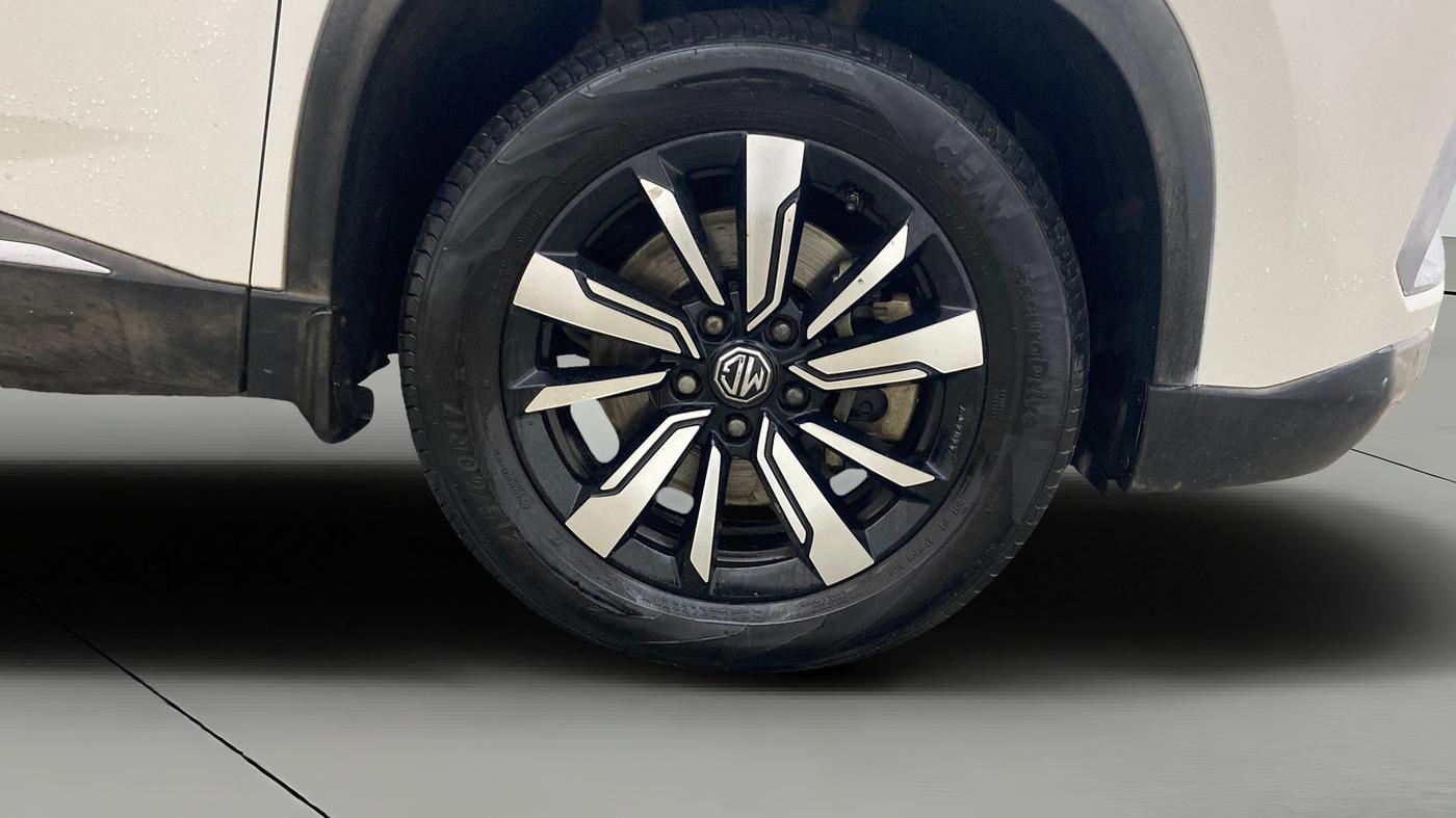 2019 MG HECTOR SHARP 2.0 DIESEL, Diesel, Manual, 1,18,426 km, Right Front Wheel