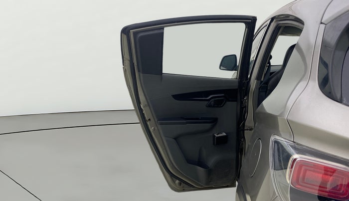 2018 Mahindra KUV 100 NXT K2 P 6 STR, Petrol, Manual, 27,851 km, LHS Rear Door