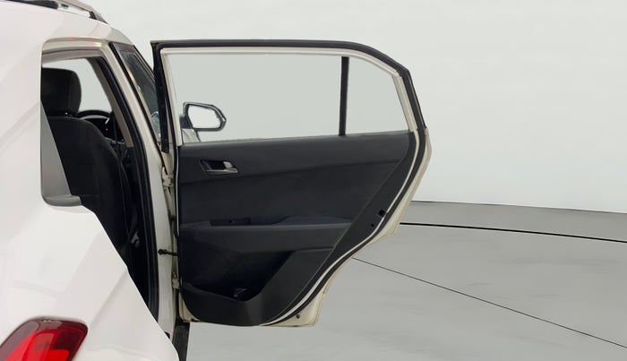 2017 Hyundai Creta SX PLUS 1.6 PETROL, CNG, Manual, 1,37,686 km, RHS Rear Door